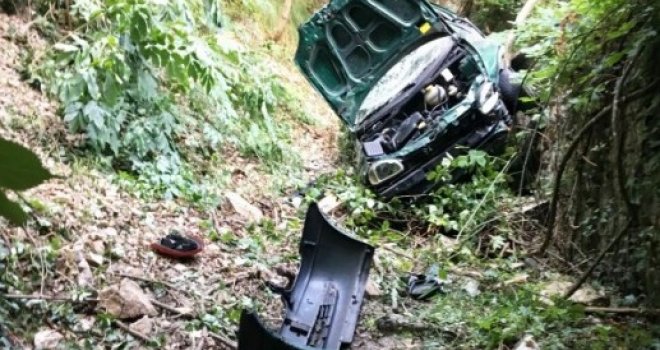 Teška saobraćajna nesreća na Jadranu: Automobil sletio u provaliju od 60 metara, ima mrtvih!