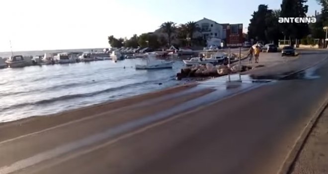 'Mirisi' na elitnoj plaži na Jadranu tjeraju na povraćanje: Fekalije izbijaju iz šahtova i slijevaju se među kupače...