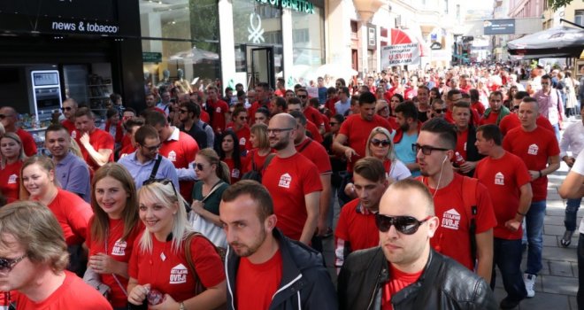 SDP-ov podmladak u protestnoj šetnji: Nezadovoljni smo, ali imamo rješenje!