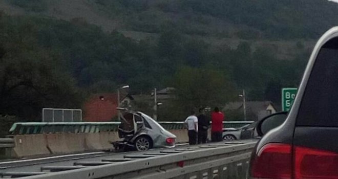 Nesreća na autoputu kod Sarajeva, ima povrijeđenih