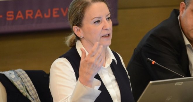 Sebija Izetbegović na Skupštini KS ponovo prozvala ministra: 'Zašto Vranić ne odobrava zapošljavanje na KCUS-u?'