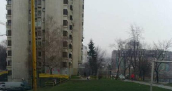 Tragedija u Tuzli: Žena se ubila skokom sa 13. sprata nebodera