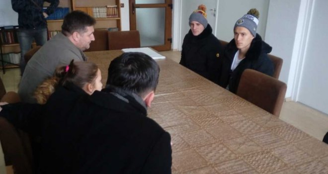 Izvinjenjenje mladića koji su gađali džamiju u Kiseljaku, u suzama poručili: Sportisti smo, ne pijemo, imamo prijatelje Bošnjake...