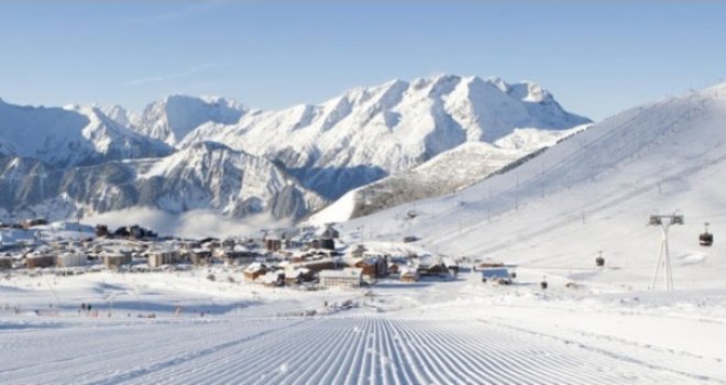 Otišli za Novu godinu u Francusku, pa ostali zavejani u Alpama: Dramatična borba za život 4000 turista, jedan skijaš poginuo