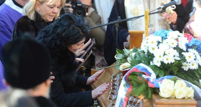 Nekoliko hiljada ljudi na sahrani ubijenog Olivera Ivanovića: 'Bio je ratnik, samuraj i vitez'