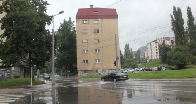 Zgrada u sarajevskoj Grbavičkoj ulici će biti srušena, ali niko ne zna kada: Hoće li se graditi kružni ili polukružni tok?
