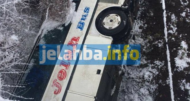 Autobus sletio u provaliju kod Jelaha: U MUP-u ZDK ne znaju ništa o nesreći