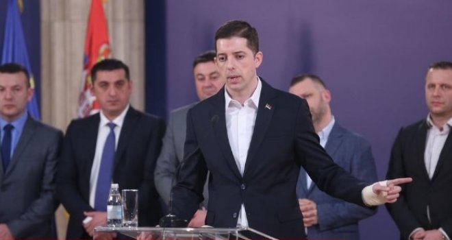 'Vukli su me kao psa, vadili nož, pravili selfie...': Ko je Marko Đurić, političar o kome bruji region?