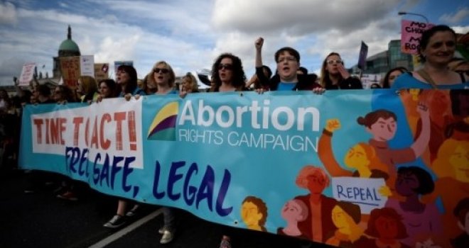 Irska zakazala referendum o abortusu za 25. maj