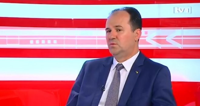 Safet Softić: Bakir Izetbegović nije poželjan na Sajmu gospodarstva u Mostaru, Bošnjaci su namjerno izolirani!