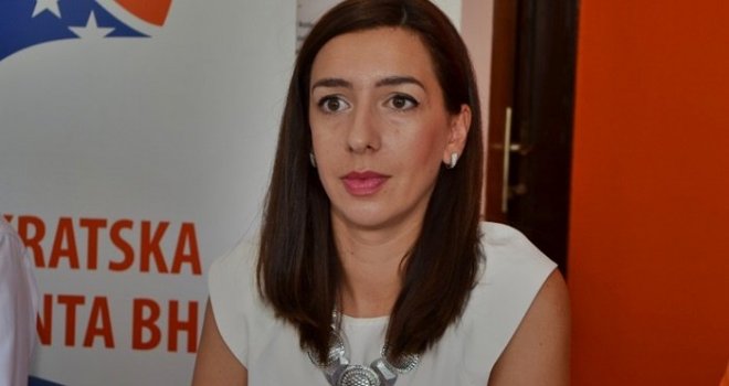 Amra Haračić odgovorila Komšiću i bivšim kolegama: Nije to nikakvo 'curenje privatne prepiske', svi u stranci znaju...
