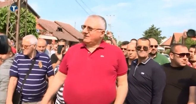 Haški osuđenik Vojislav Šešelj ponovo izabran za vođu radikala, samo pet kandidata glasalo protiv