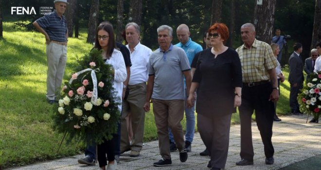 Teške uspomene: 'Jednog sina sam izgubila u Srebrenici, a jednog ovdje u Tuzli... Svaki dan sve mi je teže...'