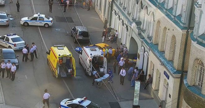Taksijem naletio na pješake na Crvenom trgu u Moskvi, osam osoba povrijeđeno