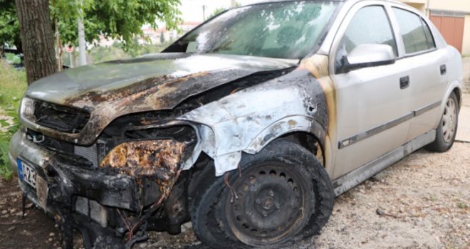 Detalji paljevine u Trebinju: Saobraćajnom policajcu zapaljen automobil