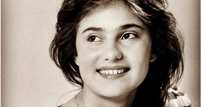 Imala je samo 15 godina kad je postala senzacija na estradi: Prepoznajete li ovu pjevačicu?