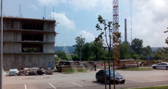 Na gradilištu u Banjaluci poginula dvojica radnika: Pali sa zgrade, preko njih se srušile metalne ploče...