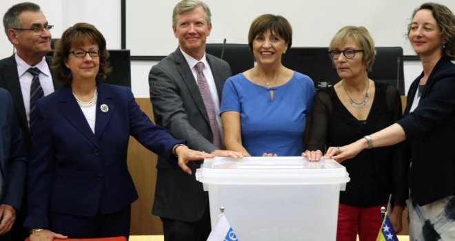 Plave glasačke kutije odlaze u prošlost, nabavljeno 10.000 prozirnih: 'Upoznati smo s glasinama o prevarama...'