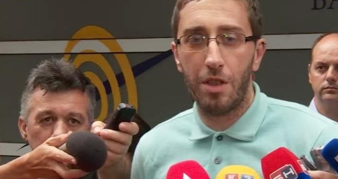 Protestno okupljanje novinara u Banjaluci zbog napada na Vladimira Kovačevića