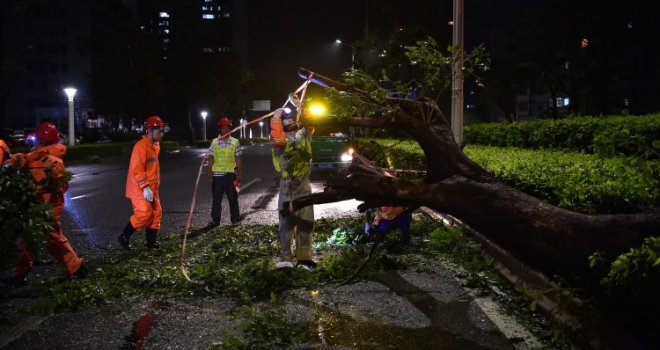 Razorni tajfun na Filipinima odnio najmanje 100 života: Sad je stigao u Kinu, evakuirano 2,52 miliona ljudi 