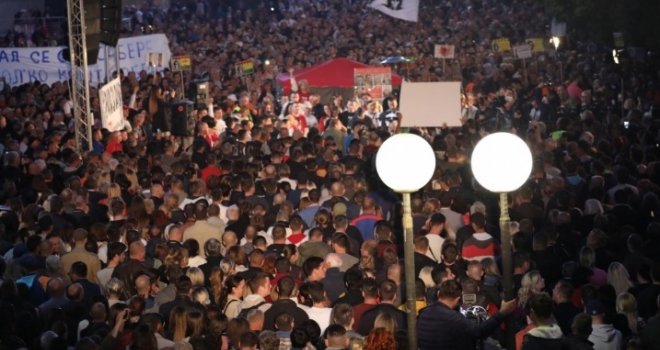 Potpuno zakrčena Banjaluka: 40.000 ljudi na Trgu Krajine, ove slike govore više od riječi...