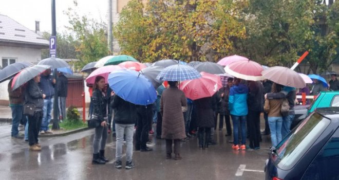 Kiša natjerala Bišćane da se raziđu, za sutra najavili nove proteste