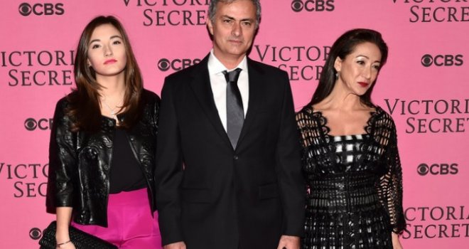 Novi skandal: Mourinho vara suprugu, u vezi je sa 14 godina mlađom plavušom