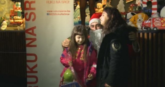 Projekat 'Nijedno dijete bez paketića' obradovao brojne mališane: 2.000 njih dobilo je poklon u BiH