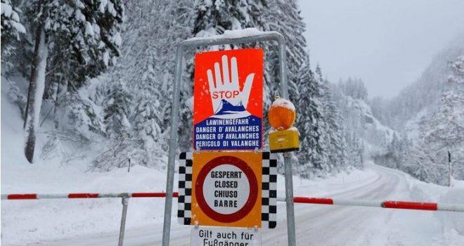 Nezapamćena snježna oluja izazvala brojne lavine, u popularnom turističkom resortu poginulo više skijaša