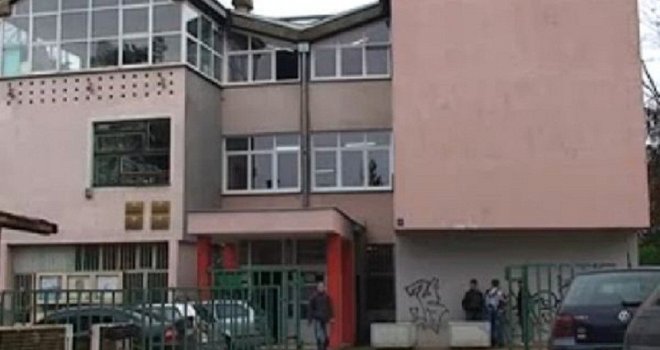 U Tuzli uhapšen profesor osumnjičen za uzimanje novca od učenika