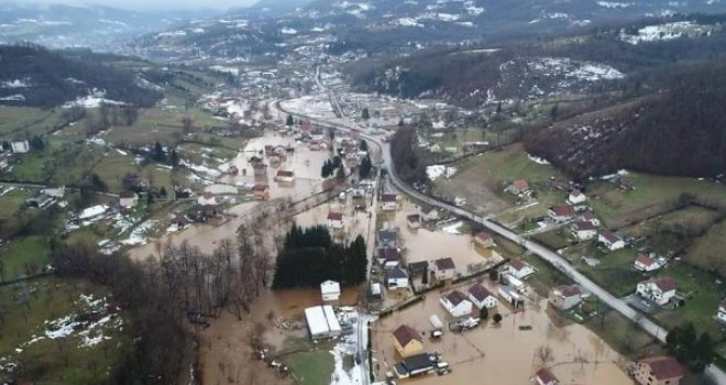 Fotografije sve govore: Pogledajte kako iz zraka izgleda potopljena Busovača