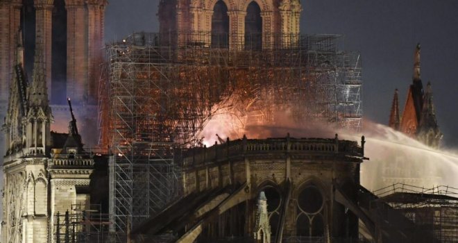 Pogledajte kako Notre Dame izgleda iz zraka nakon gašenja vatrene stihije