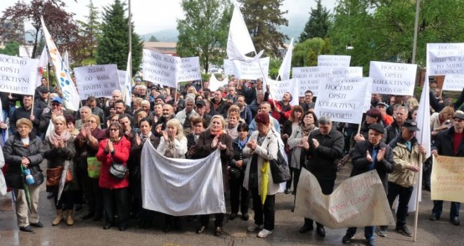 Sindikat BiH pred zgradom 'Željezare' u Zenici: Ljudi odlaze zato što nemaju adekvatnu zaštitu na radu