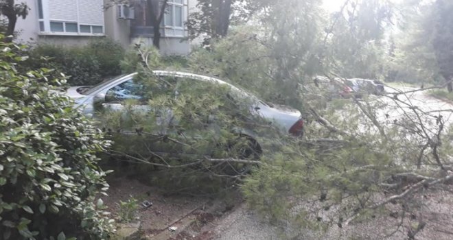 Upozorenje građanima BiH: Danas udari vjetra brzine do 85 km/h, mogući prekid električne energije i rizik od povreda