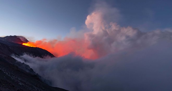 Etna se 'probudila', izbacuje užarenu lavu: 'Ovo je nova faza eksplozija u vulkanu'