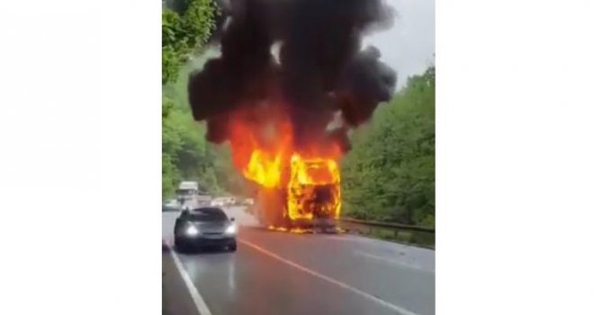 Opet izgorio autobus na Bradini: Niko od putnika nije povrijeđen