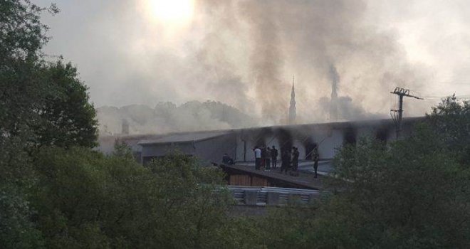 Otkriveno kako je buknuo požar u migrantskom centru: Ljudi su iskakali kroz prozore, 13-oro zadržano na liječenju