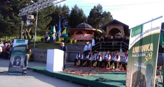 Džaferović na otvorenju 'Dana Ajvatovice': Ajvaz-dedine dove su se ispunile, i ono što se činilo nemogućim, postalo je moguće