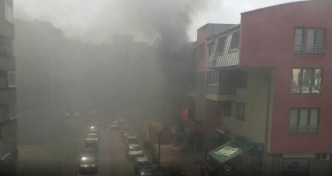Požar u Sarajevu, građani na nogama: Odjeknule eksplozije u naselju Čengić Vila, vatra zahvatila i stanove!