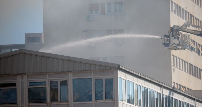 Lokaliziran požar u skladištu Slobodne Dalmacije