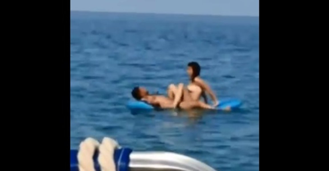 Goli seks na moru