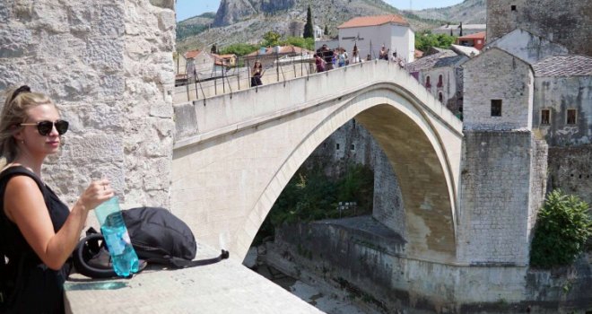 Dramatično: Totalni pad turističkih dolazaka i noćenja u Mostaru i Sarajevu, samo četiri grada su se ovog ljeta izvukla