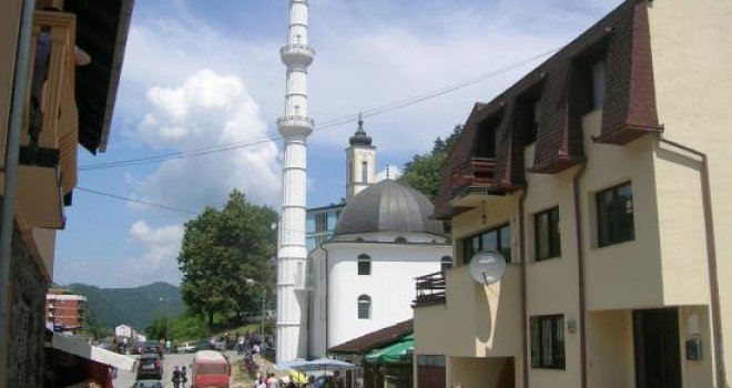 Srebrenicom odjekivalo 'Ne volim te Alija zato što si balija'