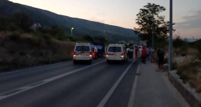 Detalji strašne nesreće kod Mostara: Krenuli na more i podletjeli pod kamion! Vozač zaspao za volanom?