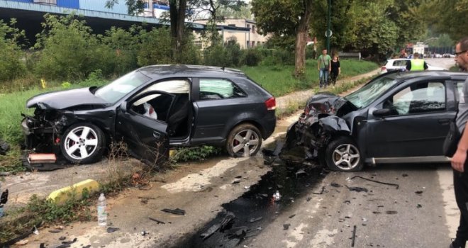 Teška saobraćajna nesreća u Vogošći, tri osobe povrijeđene