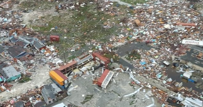 Uragan Dorian opustošio Bahame: Srušene kuće, olupine auta plutaju morem, 61.000 osoba treba pomoć