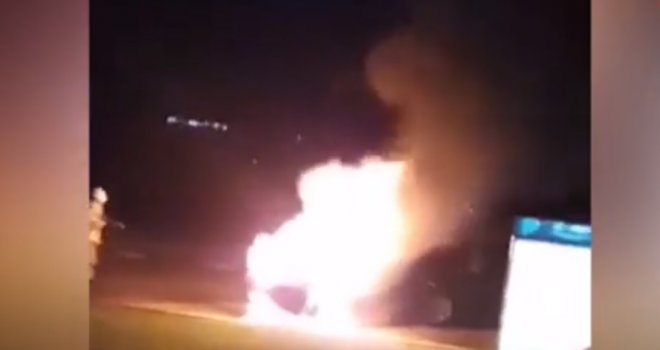 Vatra progutala BMW u Nedžarićima: Pogledajte snimak