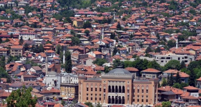 Nesreća u centru Sarajeva: Jedna osoba povrijeđena, nastao saobraćajni kolaps