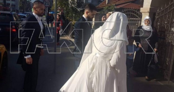 Amel Tuka se ženi: Prvo se vjenčali šerijatski, na automobilu tablice sa njihovim imenima