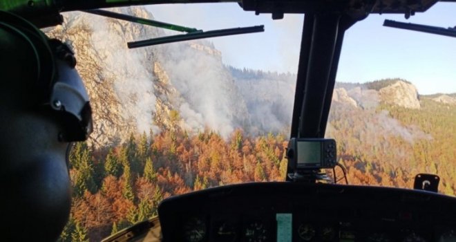 Dva helikoptera Republike Srpske gase požar na području Jablanice